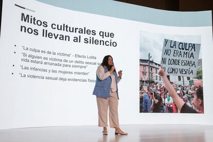 Victoria Marichal habla sobre algunos de los mitos que ayudan a perpetuar la impunidad en el abuso a menores, este miércoles en Bogotá.