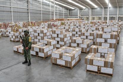 El Ejército se encargó de custodiar las 102 millones de boletas electorales y material de casillas para los comicios del próximo 6 de junio.  