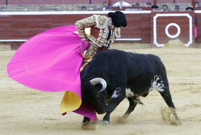 El diestro José Tomás, durante la corrida de la Feria de las Colombinas.
