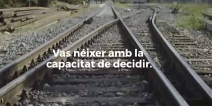 Fotograma del spot sobre el referéndum lanzado esta noche por la Generalitat.