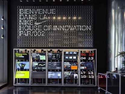 En la House of Innovation de París nos recibe el Arena, un espacio planteado por un lado como lugar de encuentro para los amantes del deporte y, por otro, como punto de información sobre nuevos modelos, materiales y tecnologías empleados por la marca en cada temporada.