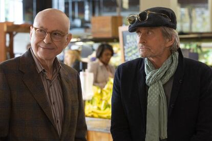 Alan Arkin e Michael Douglas, em 'O método Kominsky'.