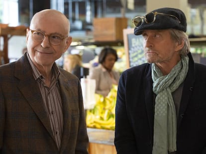 Alan Arkin e Michael Douglas, em 'O método Kominsky'.