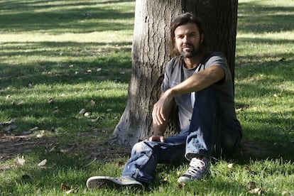 Pau Donés, líder de Jarabe de Palo, en un parque de Madrid.