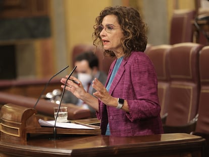 La ministra de Hacienda y Función Pública, María Jesús Montero, ayer en el pleno de control al Gobierno en el Congreso.