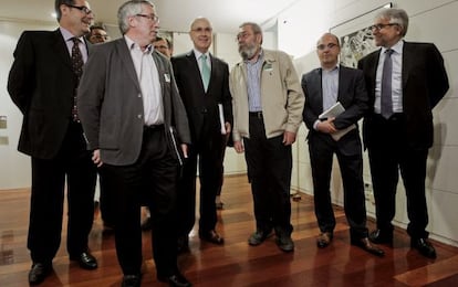 C&aacute;ndido M&eacute;ndez e Ignacio Fern&aacute;ndez Toxo, en el Congreso con diputados de CiU, entre ellos Duran i Lleida.