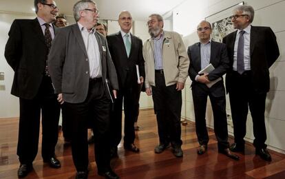 Cándido Méndez e Ignacio Fernández Toxo, en el Congreso con diputados de CiU, entre ellos Duran i Lleida.