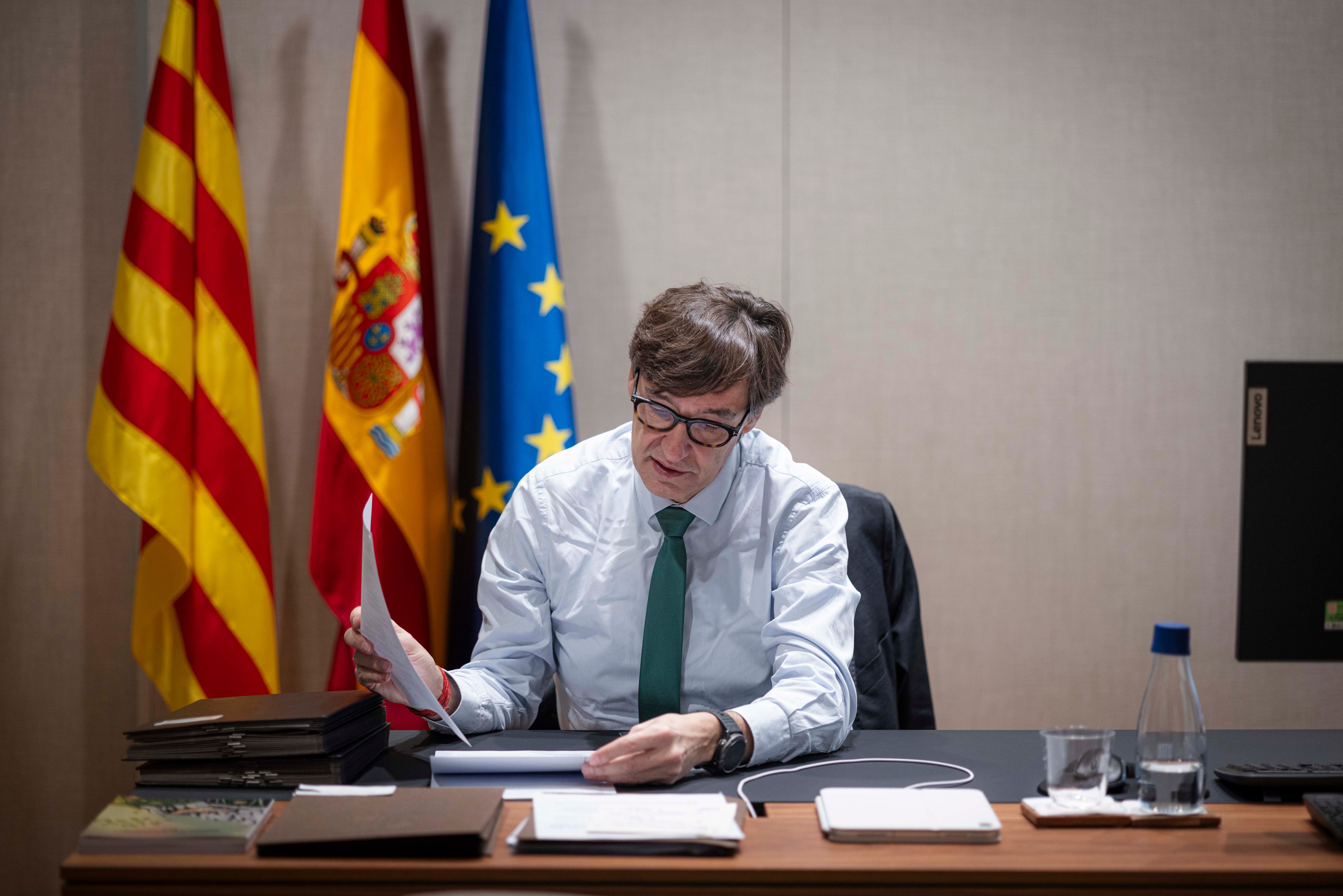 El President Illa en el Palau de la Generalitat en su despacho.