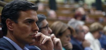 El ex secretario general del PSOE Pedro Sánchez antes de la primera votación del debate de investidura del candidato del PP, Mariano Rajoy, hoy en el Congreso.