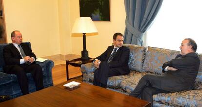 Former IMF director Rodrigo Rato (l), with then-PM Zapatero and Deputy PM Pedro Solbes, pictured in 2005.