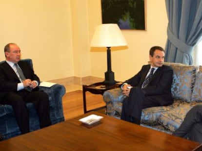 Former IMF director Rodrigo Rato (l), with then-PM Zapatero and Deputy PM Pedro Solbes, pictured in 2005.