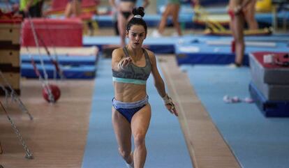 Ana Pérez, durante un entrenamiento del equipo español de gimnasia en el Centro de Alto Rendimiento (CAR) de Madrid.