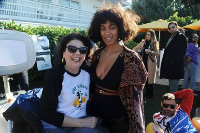 Susan Miller y Solange Knowles en enero de 2016, en Miami.