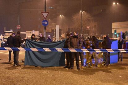 La policía italiana franquea la zona donde se encuentra el cuerpo de Anis Amri, fue parado en un control rutinario en el barrio milanés de Sesto San Giovanni