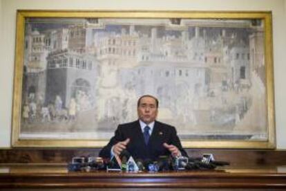 El exprimer ministro italiano Silvio Berlusconi durante una rueda de prensa. EFE/Archivo