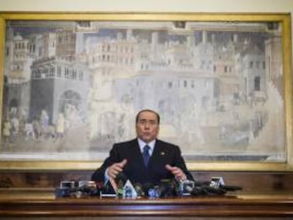 El exprimer ministro italiano Silvio Berlusconi durante una rueda de prensa. EFE/Archivo