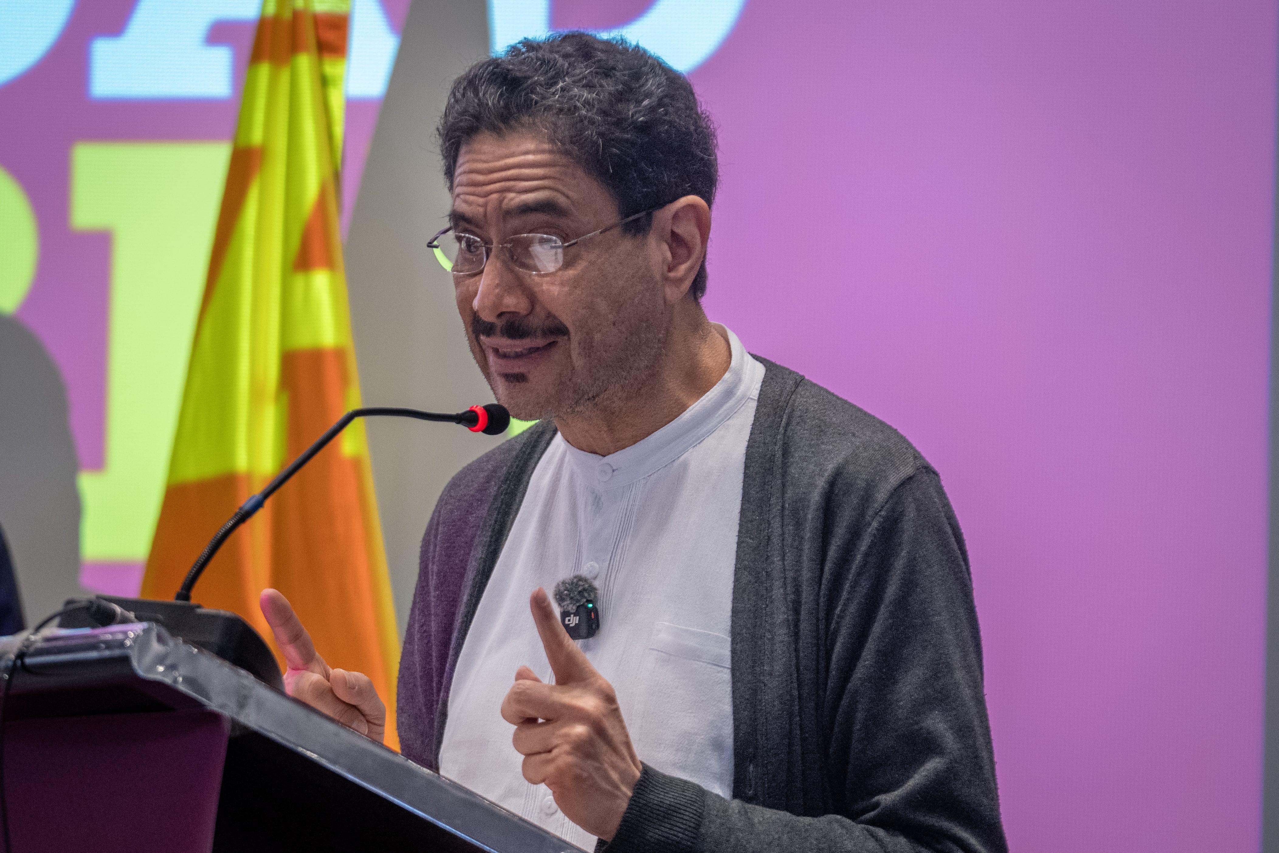 Iván Cepeda prioriza sus ataques contra Paloma Valencia sobre los cuestionamientos a Abelardo de la Espriella