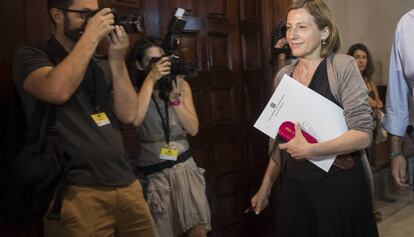 Carme Forcadell presideix la reunió de la Mesa del Parlament aquest dijous.