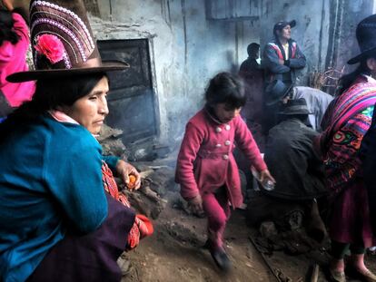 Festa de Tauromaquia no interior de Chavin de Huántar (Peru).