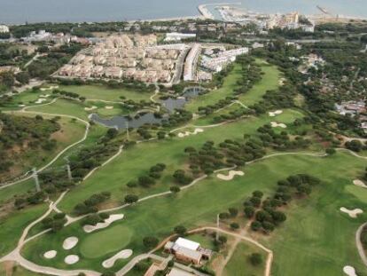 Vista a&eacute;rea del campo de Golf de Cabopino, en Marbella.