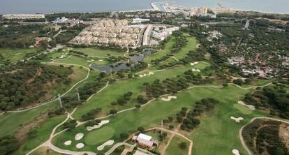 Vista a&eacute;rea del campo de Golf de Cabopino, en Marbella.