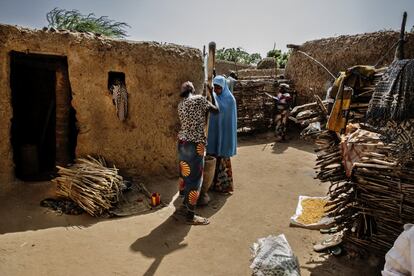 La principal comida en Níger son las gachas hechas a partir del mijo. Cocinadas básicamente con agua y harinas molidas, espesas o delgadas, son el alimento más importante en varios países africanos.