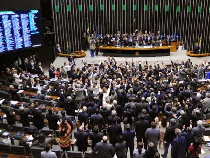 Deputados votam MP dos Portos, em maio de 2013.