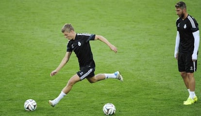 Toni Kroos junto a Sergio Ramos. 