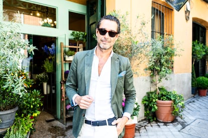 Juan Travesedo, 'influencer' inmobiliario, fotografiado en el barrio de Chamberí de Madrid.