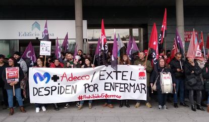 Concentración de trabajadores de Extel este lunes en A Coruña.