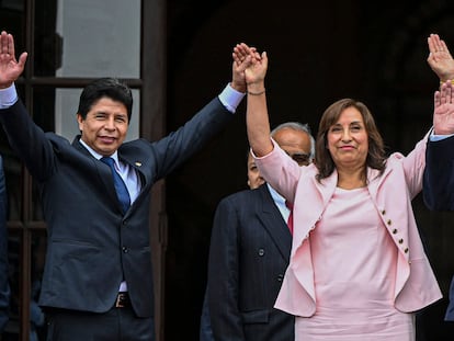 El presidente y la vicepresidenta de Perú, Pedro Castillo y Dina Boluarte, luego de una reunión con representantes de la OEA en Lima, este lunes.