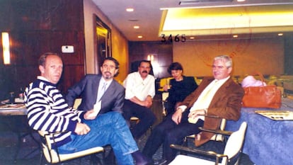 Los cabecillas de la trama, Francisco Correa (segundo por la izquierda) y Pablo Crespo (a la derecha con chaqueta marrón), junto a otros conocidos.