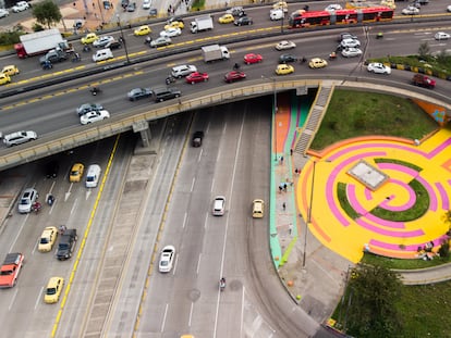 Proyecto de urbanismo táctico para fomentar el uso de la bici y mejorar la percepción de la seguridad de mujeres y niñas en Bogotá.