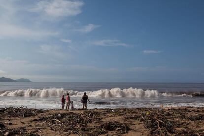 La platja de Manzanillo, Colima, després del pas de l'huracà 'Patricia'.