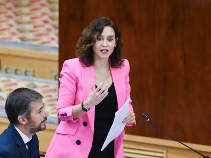 La presidenta de la Comunidad de Madrid, Isabel Díaz Ayuso, interviene durante un pleno en la Asamblea este jueves.