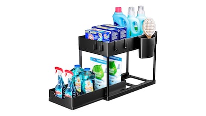 Organizador fregadero lleno de productos de limpieza