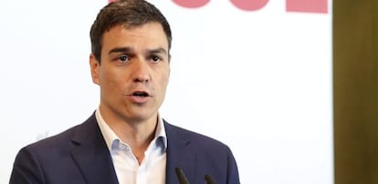 GRA054. MADRID, 26/06/2015.- El candidato del PSOE a la presidencia del Gobierno, Pedro S&aacute;nchez, durante su intervenci&oacute;n en el acto de presentaci&oacute;n del equipo de expertos del PSOE para la elaboraci&oacute;n del programa electoral celebrado en el Museo del Traje de Madrid, en la que ha afirmado que a Espa&ntilde;a &quot;le conviene&quot; un adelanto de las elecciones generales al insistir en que el Gobierno de Mariano Rajoy est&aacute; &quot;agotado&quot; y su proyecto est&aacute; &quot;acabado&quot;. EFE/Ballesteros