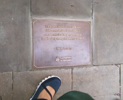La placa polémica de la plazuela de Manel Ribé, en Barcelona