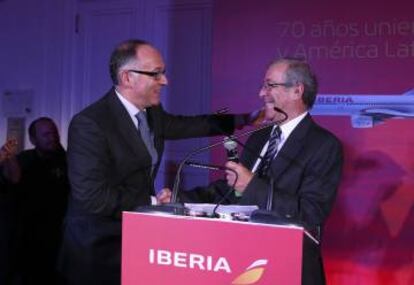 El presidente de Iberia, Luis Gallego (izquierda), junto a Francisco Botas.