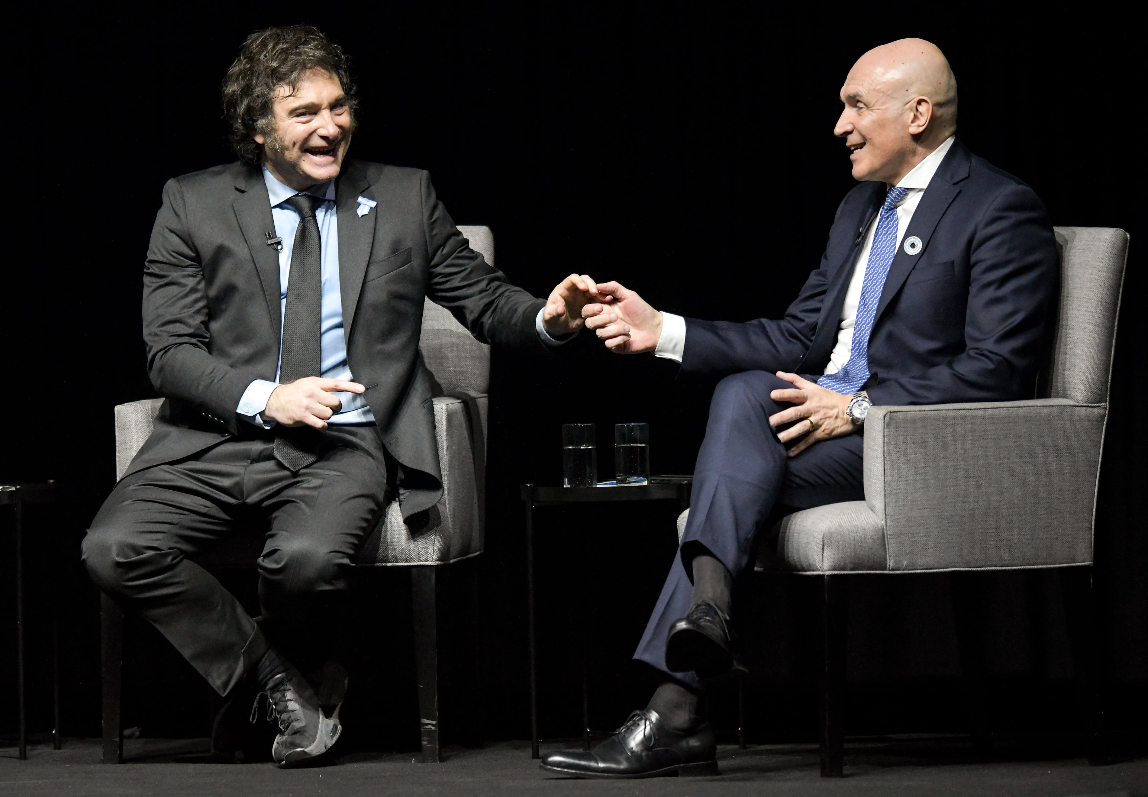 Milei encara la campaña electoral entregado a Trump y con su principal candidato manchado por el narco