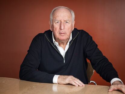 Carles Rexach posando después de una entrevista para EL PAÍS.