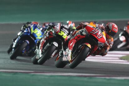 Repsol Honda's Spanish rider Marc Marquez (R) competes during the Qatar MotoGP grand prix at the Losail track in Qatar's capital Doha on March 10, 2019. (Photo by KARIM JAAFAR / AFP)