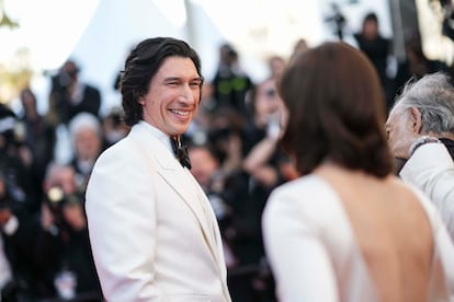 El actor estadounidense Adam Driver, a su llegada a la alfombra roja del festival de Cannes para el estreno de la película 'Megalópolis', el 16 de mayo. 