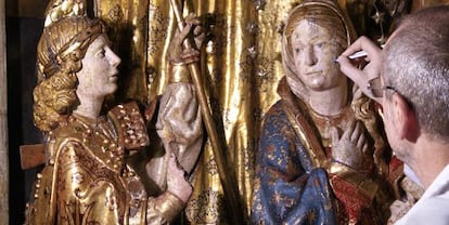 Restauración del altar mayor de la Catedral de Sevilla.