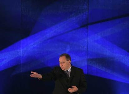 El primer ministro escocés, Alex Salmond, durante la conferencia de prensa celebrada ayer en Edimburgo.