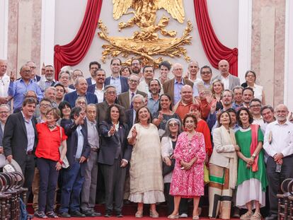 Xóchitl Gálvez se reúne con un grupo de académicos, el 20 de mayo de 2024.