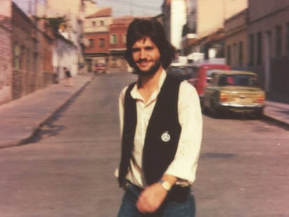 Vicente Cuervo fotografiado en Vallecas en 1979