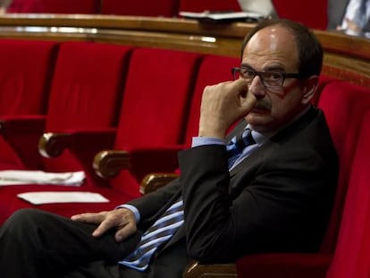 Xavier Crespo en su esca&ntilde;o en el Parlament.