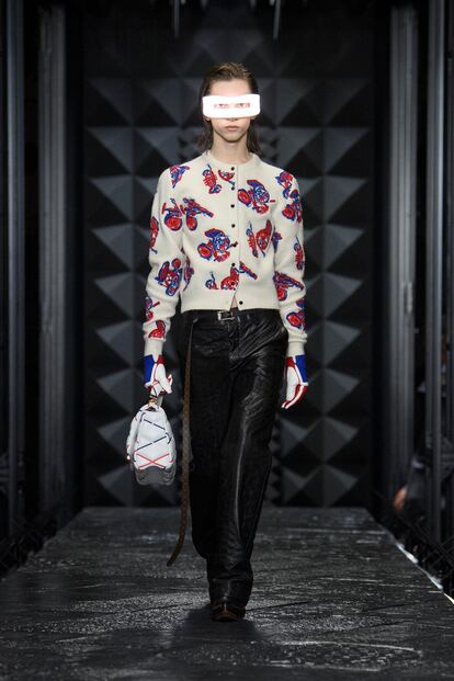 LOUIS_VUITTON_FW2324_LOOK_32