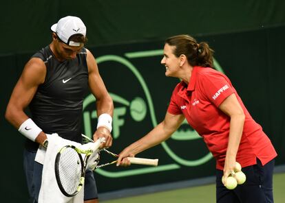 Nadal y Conchita, en 2016, durante una serie de la Davis en Nueva Delhi.